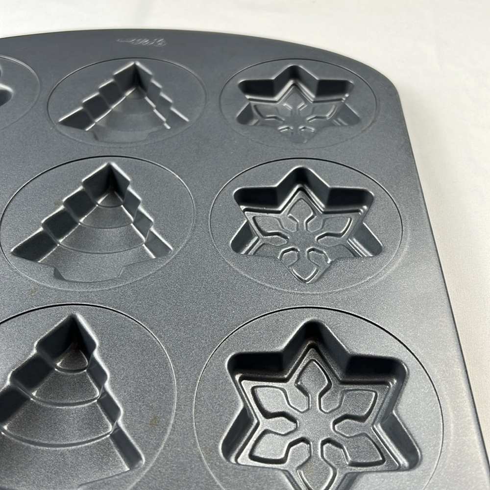 Wilson Preformed Cookie Bakeware - Christmas - Winter - Gingerbread, Tree, Star - Picture 5 of 14